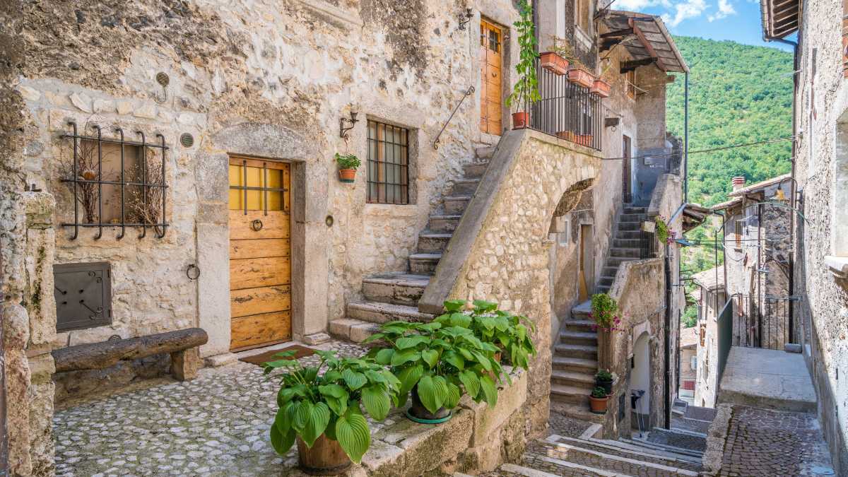 Come arrivare a Scanno: Guida Pratica per il tuo Viaggio nel Cuore dell'Abruzzo