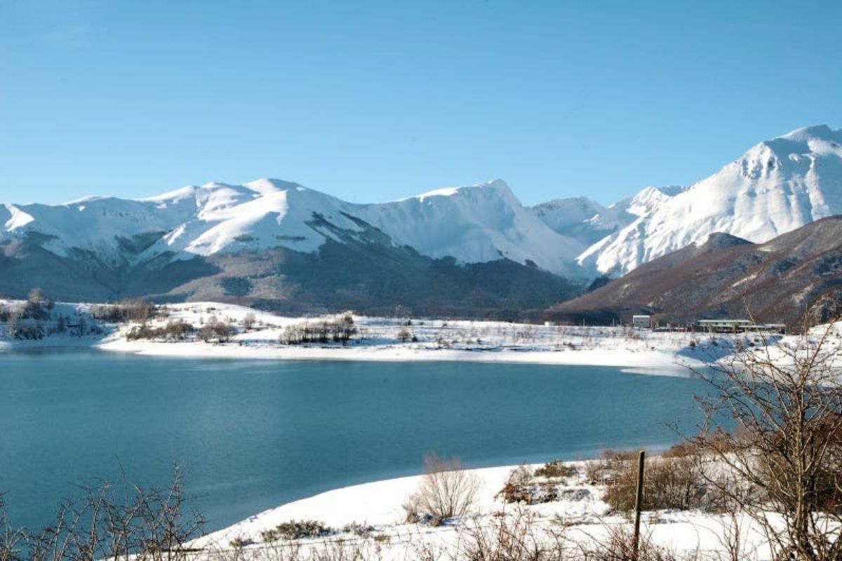 Attività di villaggio al Lago di Campotosto durante il Festival della Montagna