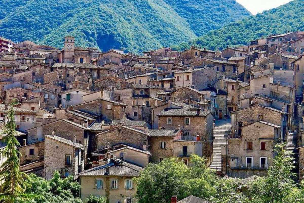 Vista panoramica di Sulmona con i suoi eventi e tradizioni culturali