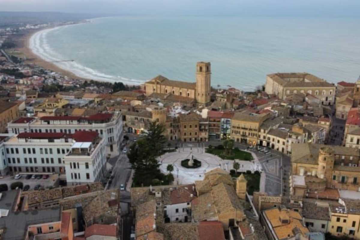 Mercatini di Natale a Vasto, con luci e decorazioni festive