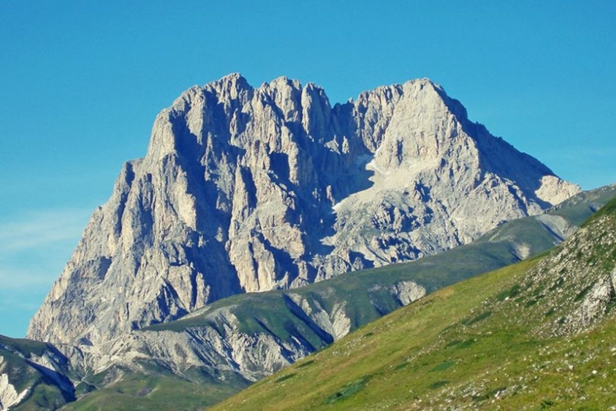 Campo Imperatore con le sue cime appenniniche sullo sfondo