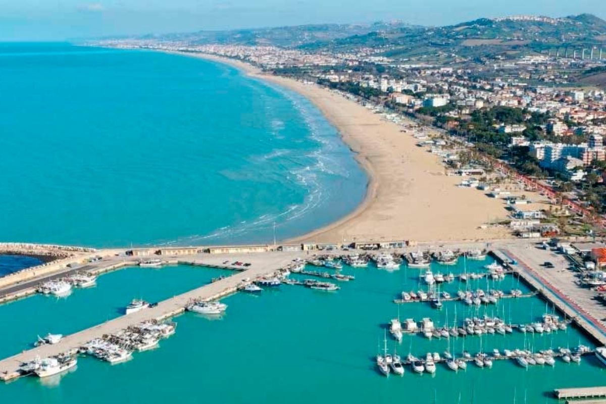 Spiaggia di Giulianova con il mare cristallino