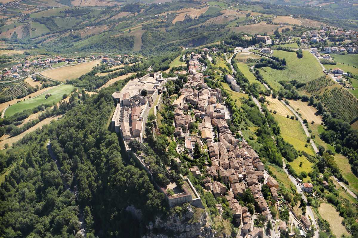 Interno della Fortezza di Civitella del Tronto con vista panoramica